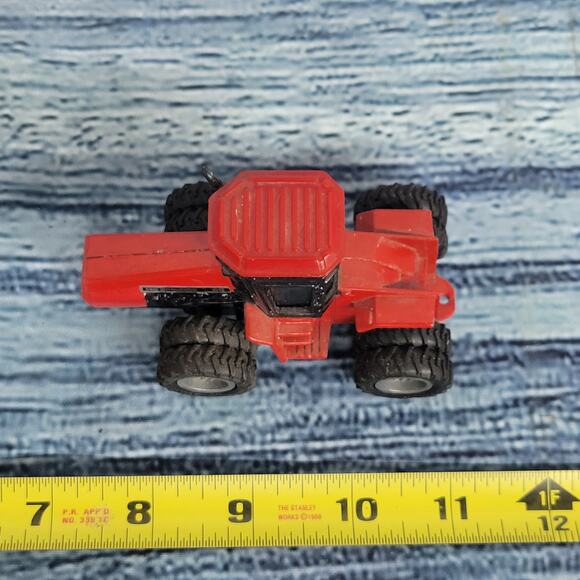 Ertl 1/64 scale Case IH 9250 die-cast/plastic 8 wheeler tractor red/black - Picture 2 of 9